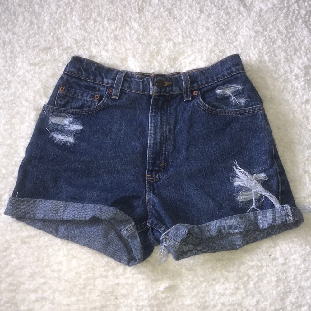 🌸 Levi’s High-Waisted Shorts 🌸